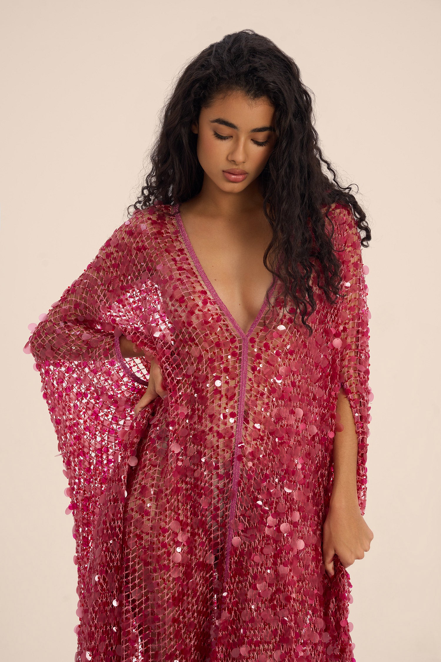 Woman Diva Sequin Kaftan with Front And Back Deep V-Neck and Sheer Finish Gold Sequin 2001881 | Sana Osmani