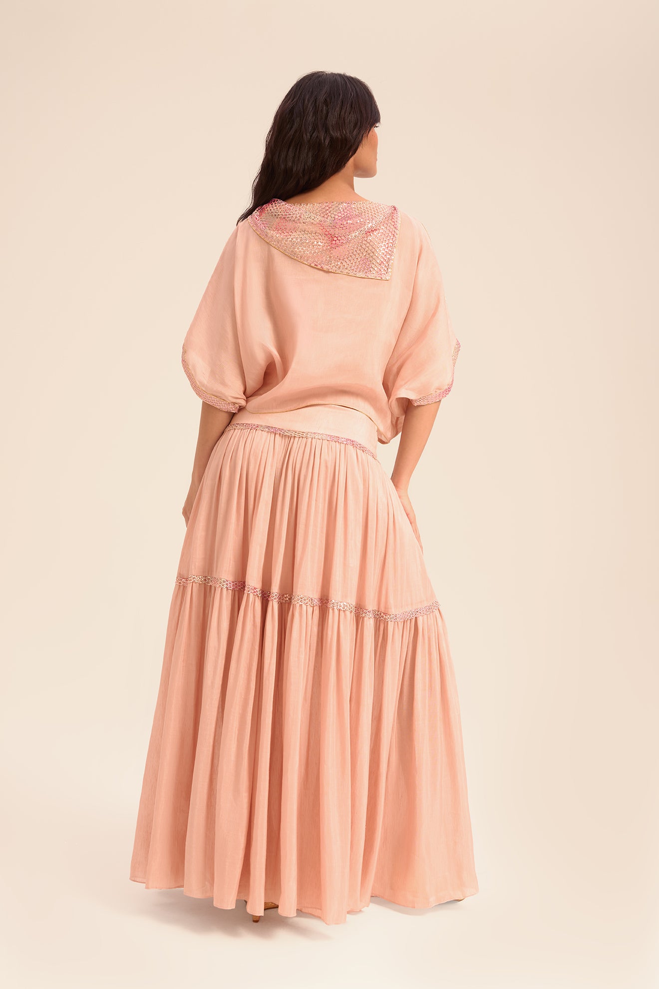 Woman مجموعة قميص جوليت و تنورة طويلة من حرير لين دالمه بلاك 2003292 | Sana Osmani