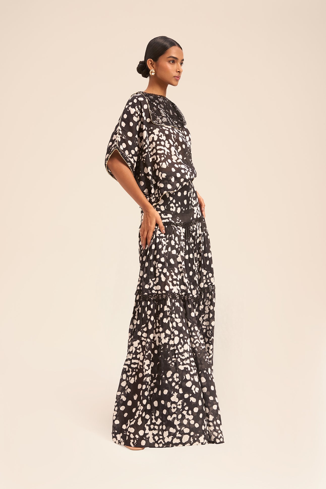 Woman مجموعة قميص جوليت و تنورة طويلة من حرير لين دالمه بلاك 2003292 | Sana Osmani