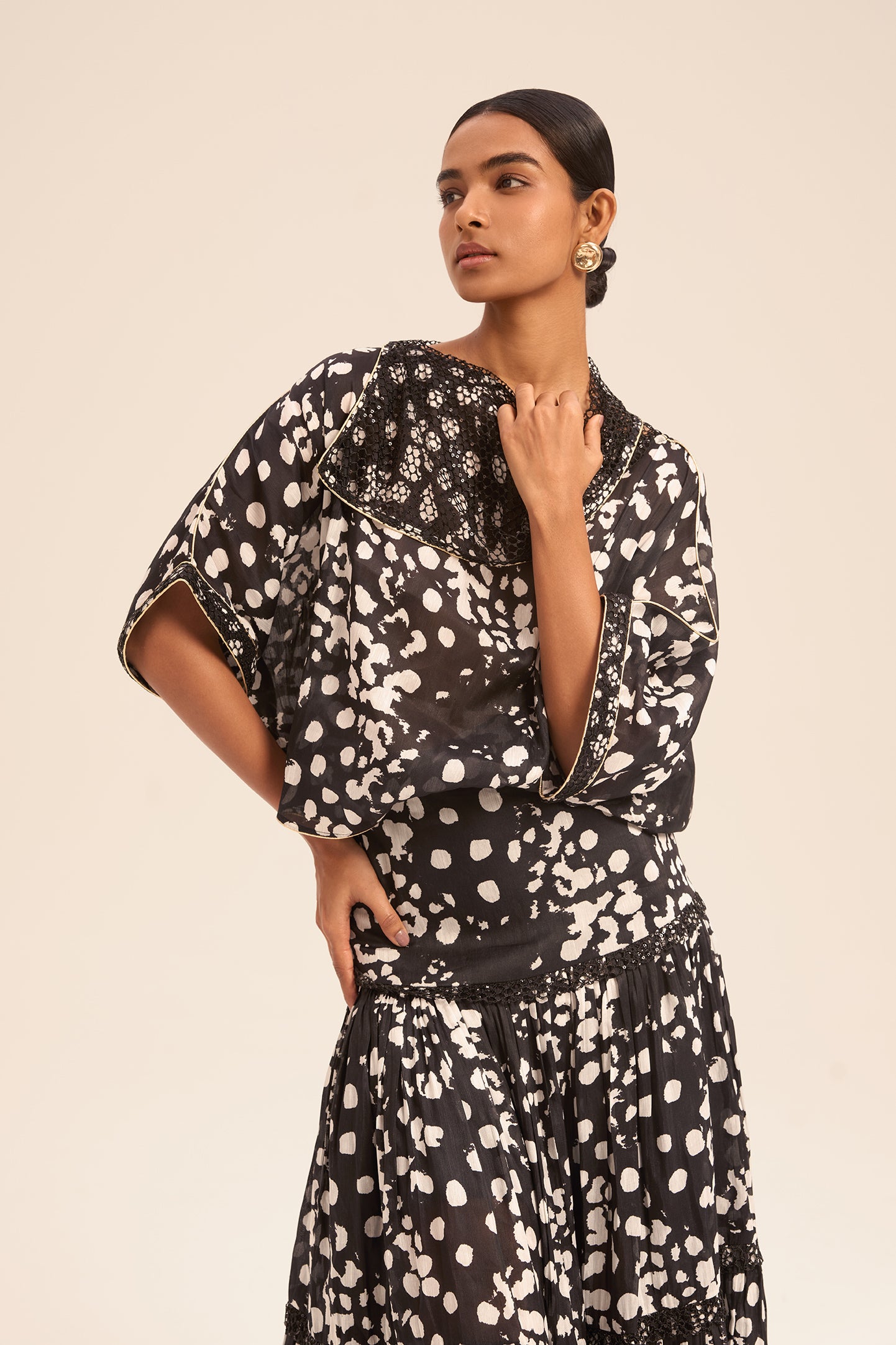 Woman مجموعة قميص جوليت و تنورة طويلة من حرير لين دالمه بلاك 2003292 | Sana Osmani